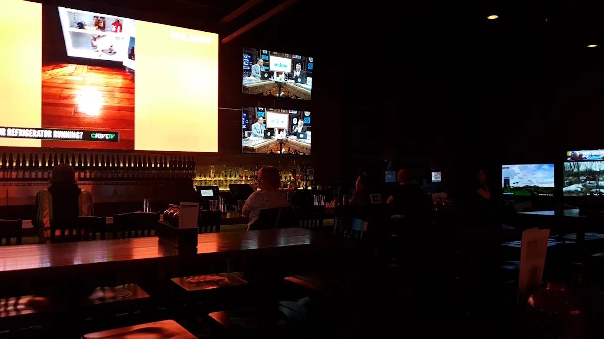 Vibe, Main Street Beer & BBQ