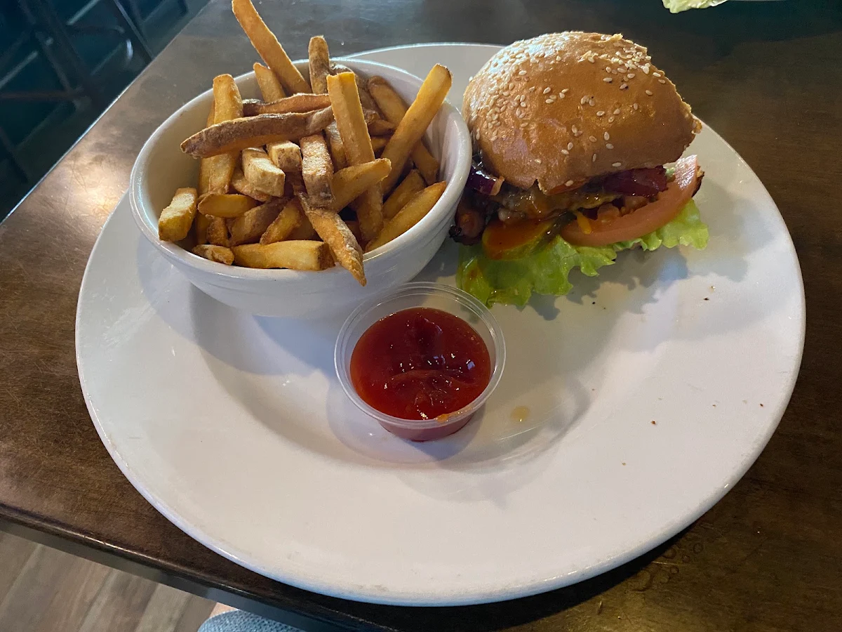 Food & drink, Overtime Taphouse
