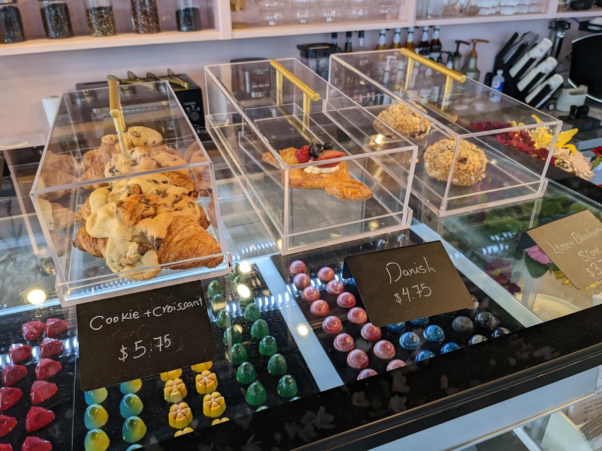 Vibe, Candy Rock Café & Bakery