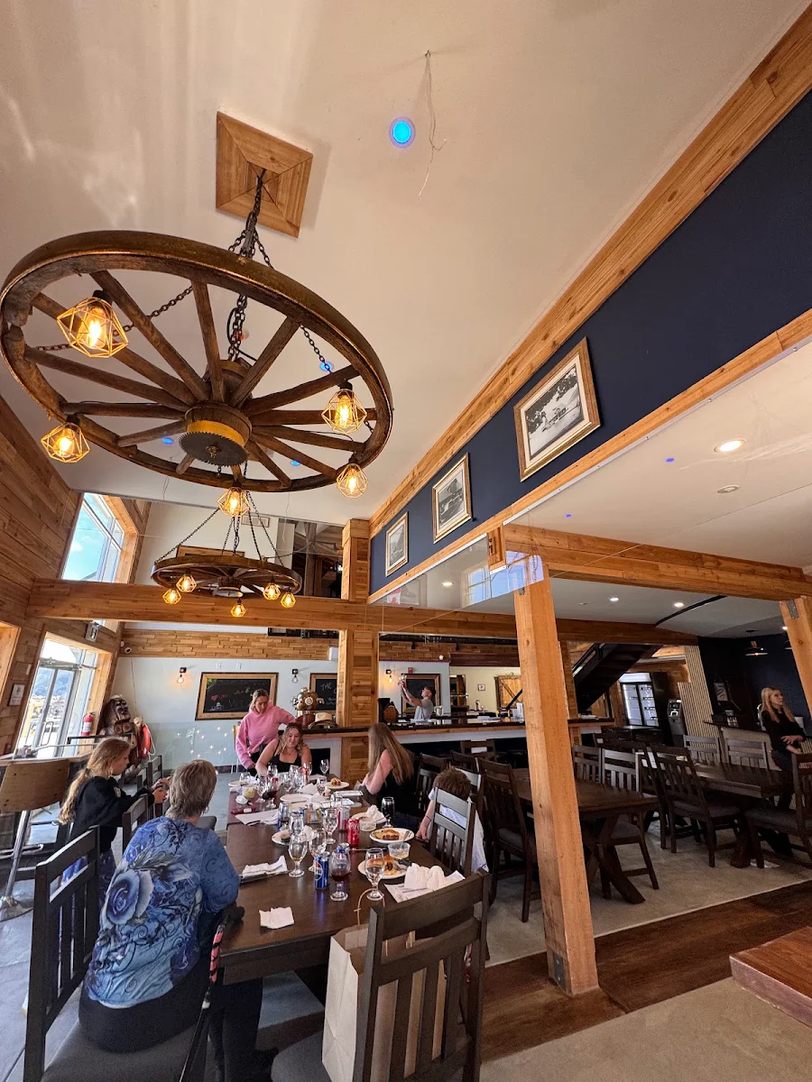 Vibe, Ozarks Boathouse, Grill & Marina