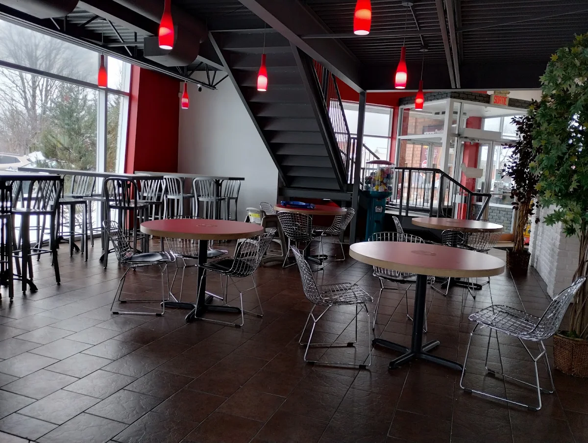 Vibe, Chez Louis poulet et pizza