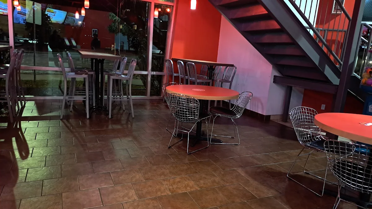 Vibe, Chez Louis poulet et pizza