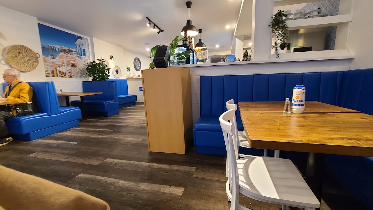Vibe, Souvlaki Authentique Lachine | Top Greek Restaurant