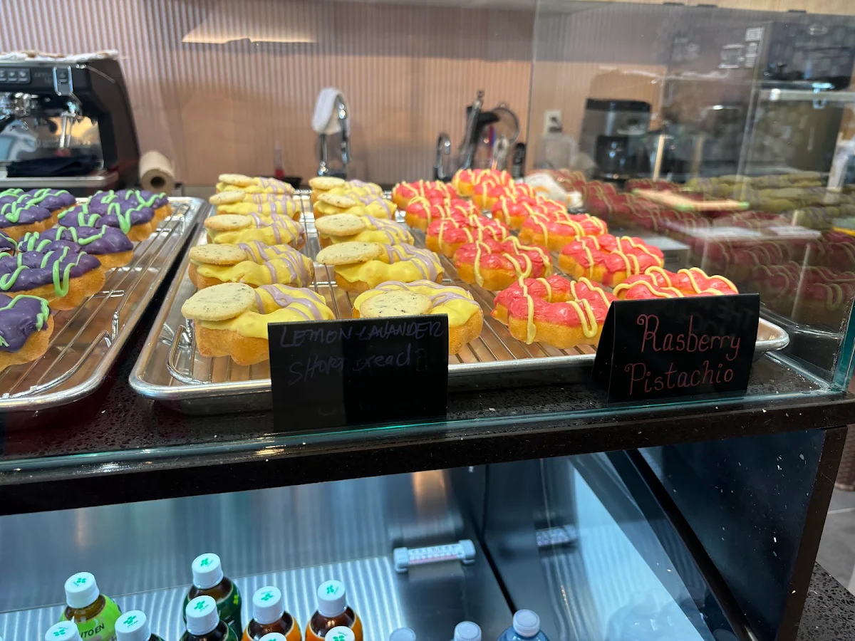 Vibe, Isabella's Mochi Donut Café - Leaside