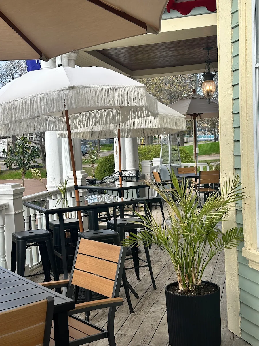 Vibe, Eleanor's Café