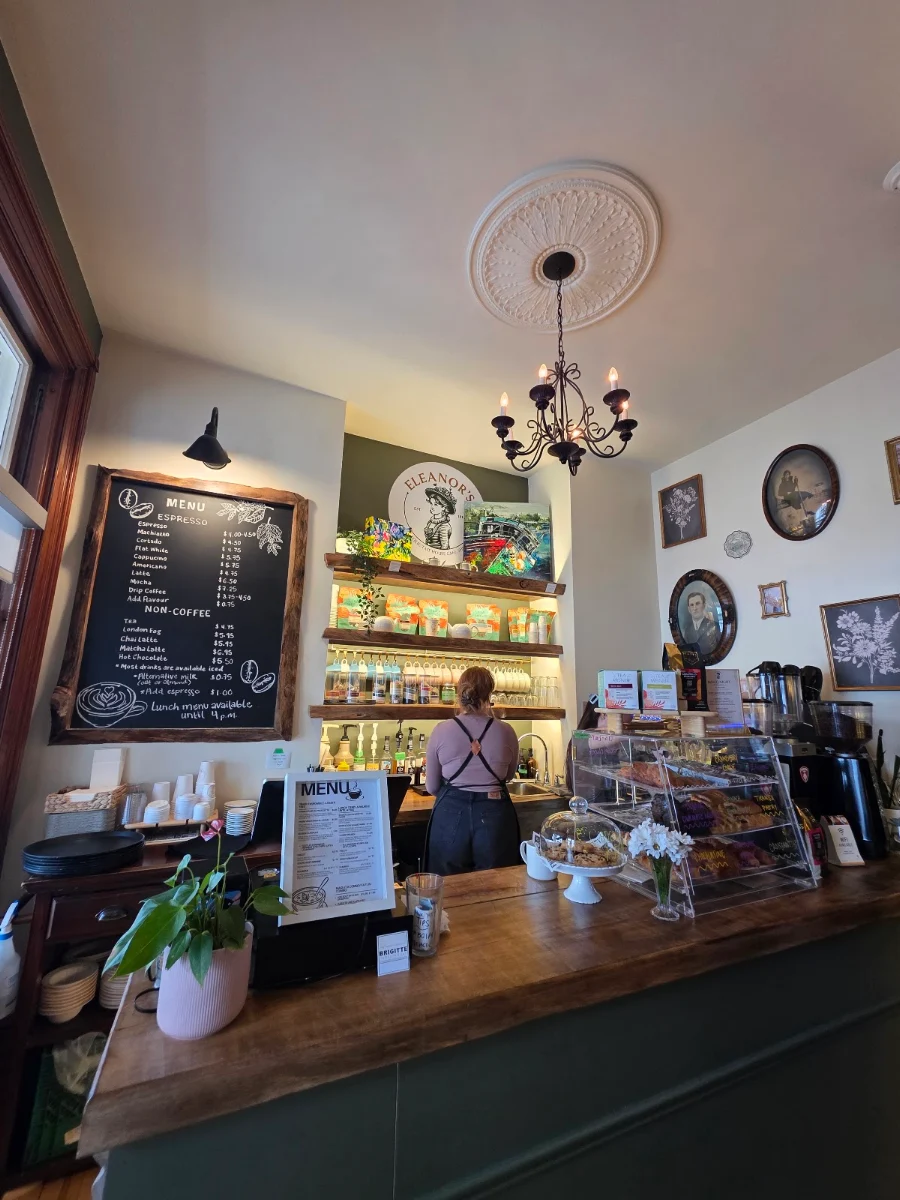 Vibe, Eleanor's Café