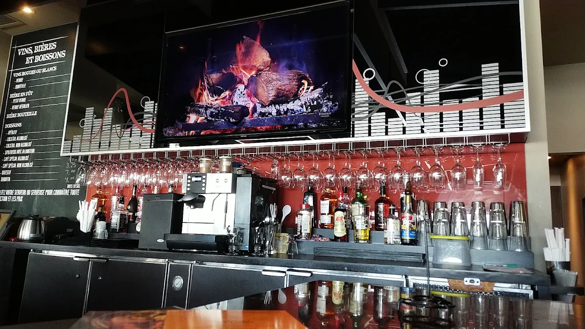 Vibe, Rôtisserie St-Hubert