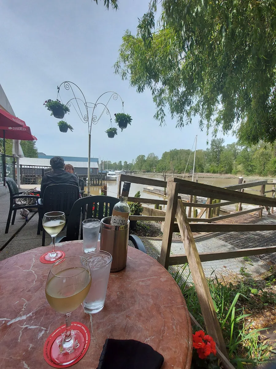 Vibe, Speed's Neighborhood Pub