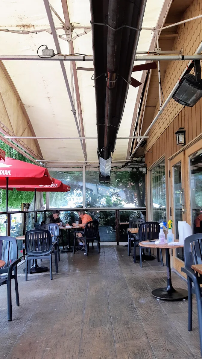 Vibe, Speed's Neighborhood Pub