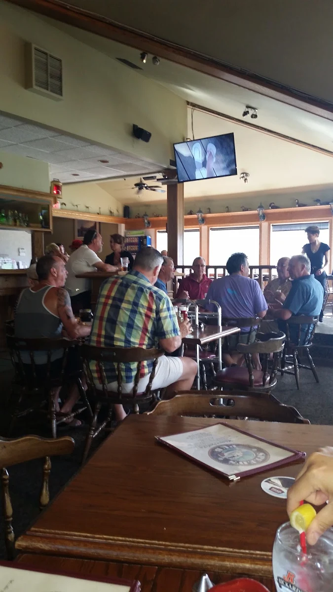 Vibe, Speed's Neighborhood Pub