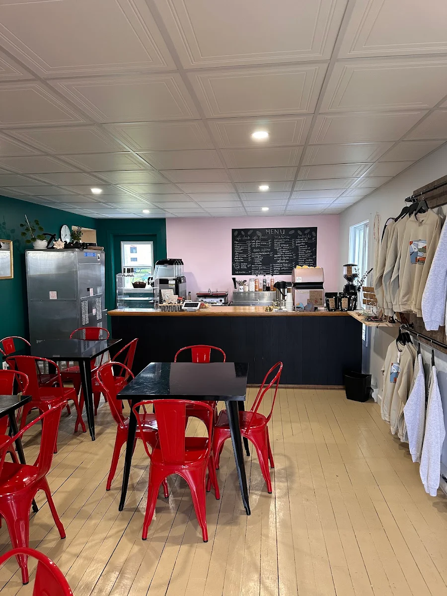 Vibe, La Petite Amélie - Café Boutique