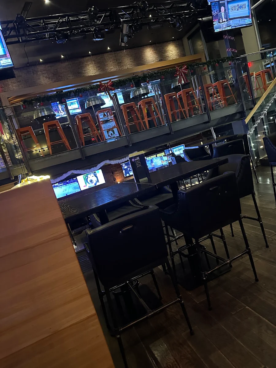 Vibe, Shark Club Sports Bar & Grill