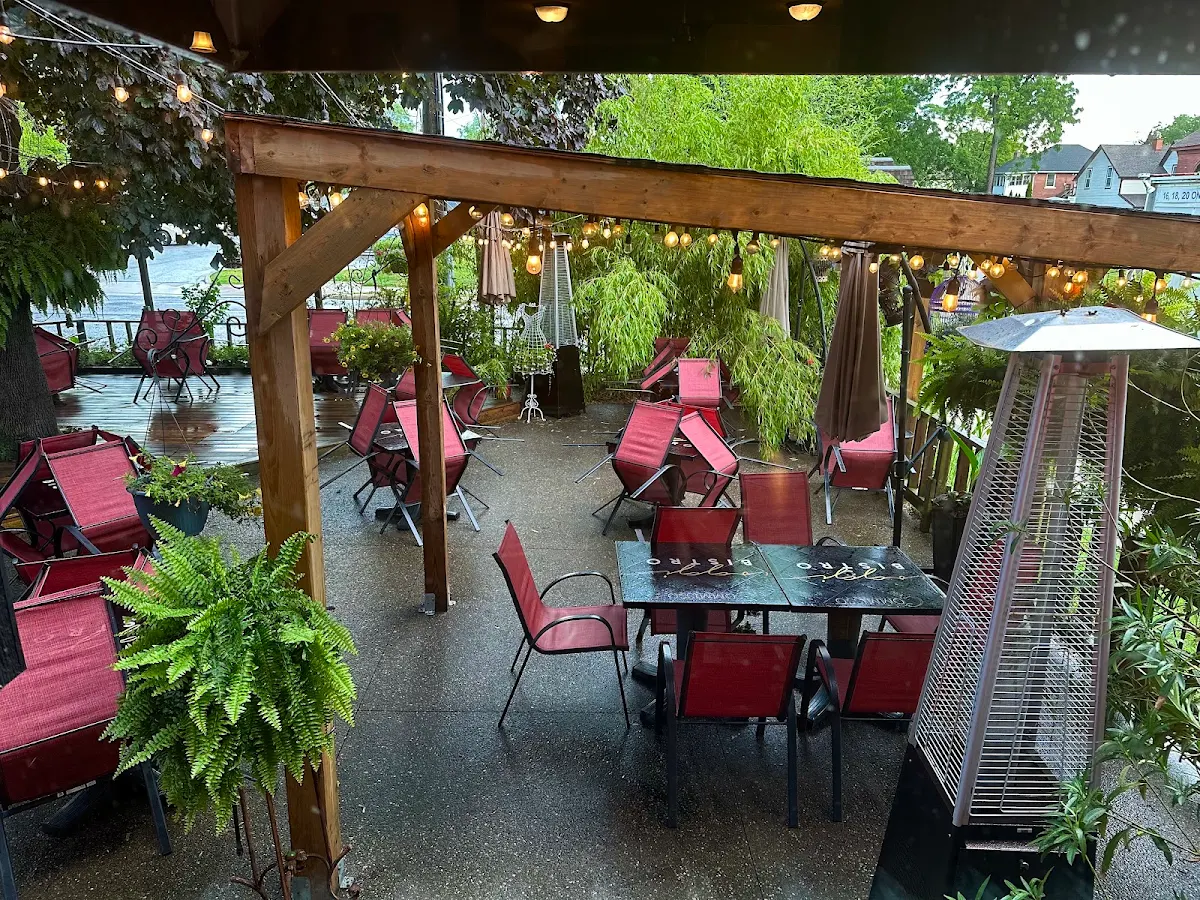 Vibe, Oggi Bistro