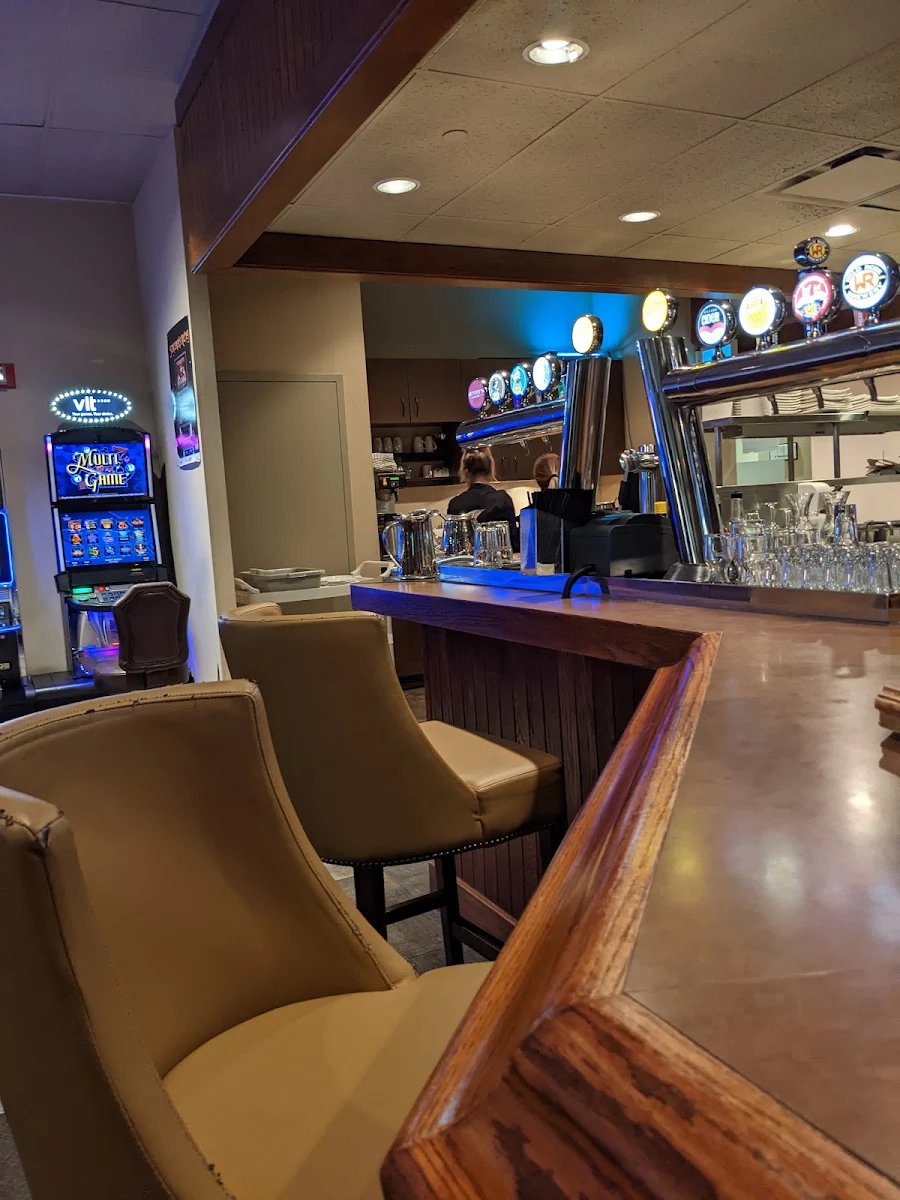 Vibe, Henry's Pub
