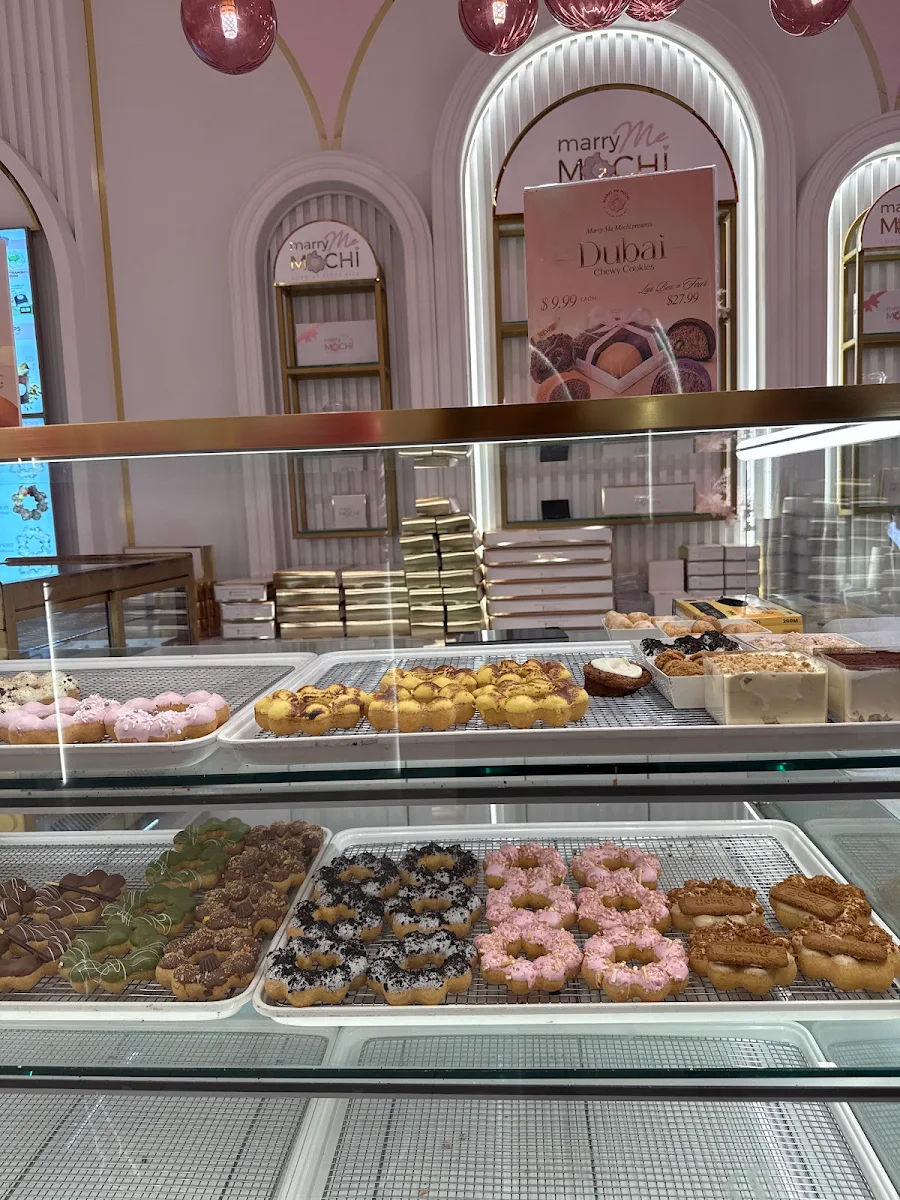 Vibe, Marry Me Mochi (Bayview Village Shopping Centre)