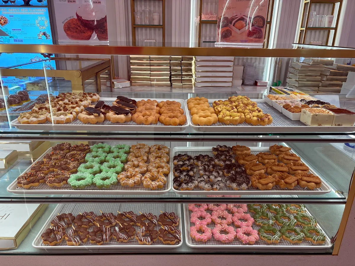 Vibe, Marry Me Mochi (Bayview Village Shopping Centre)