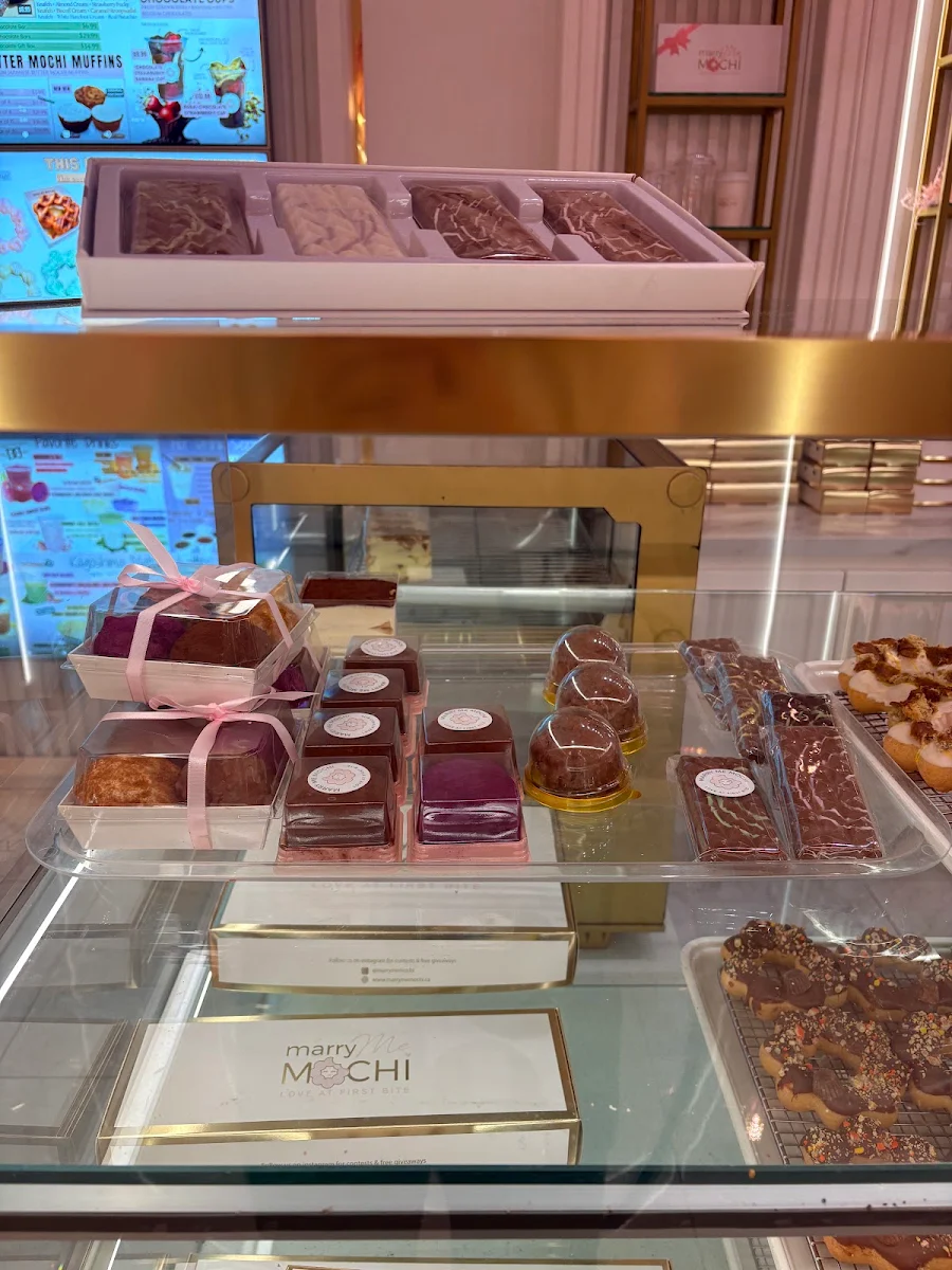 Vibe, Marry Me Mochi (Bayview Village Shopping Centre)