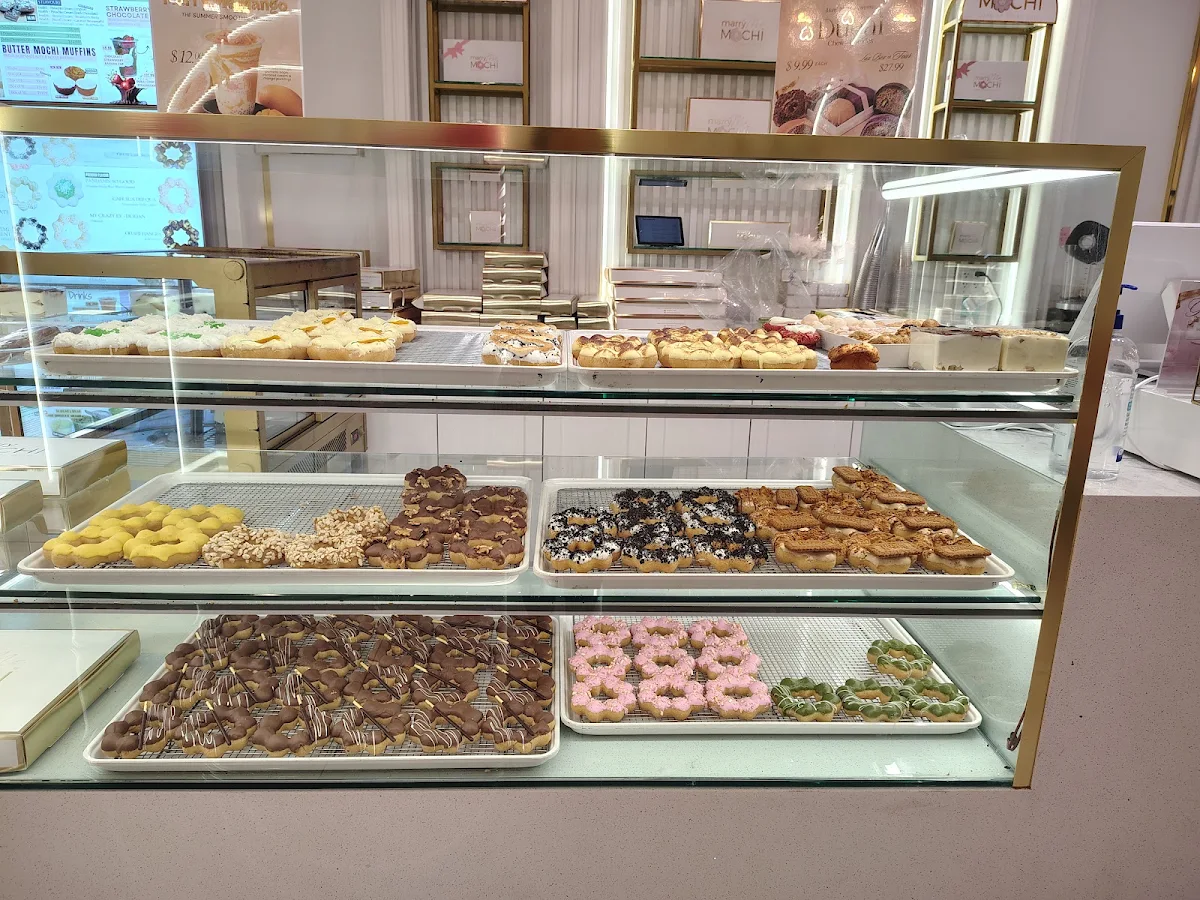 Vibe, Marry Me Mochi (Bayview Village Shopping Centre)