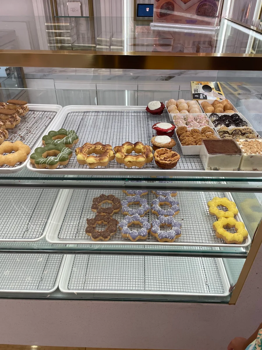 Vibe, Marry Me Mochi (Bayview Village Shopping Centre)