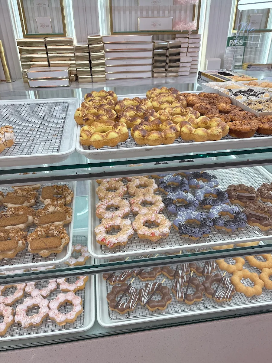 Vibe, Marry Me Mochi (Bayview Village Shopping Centre)