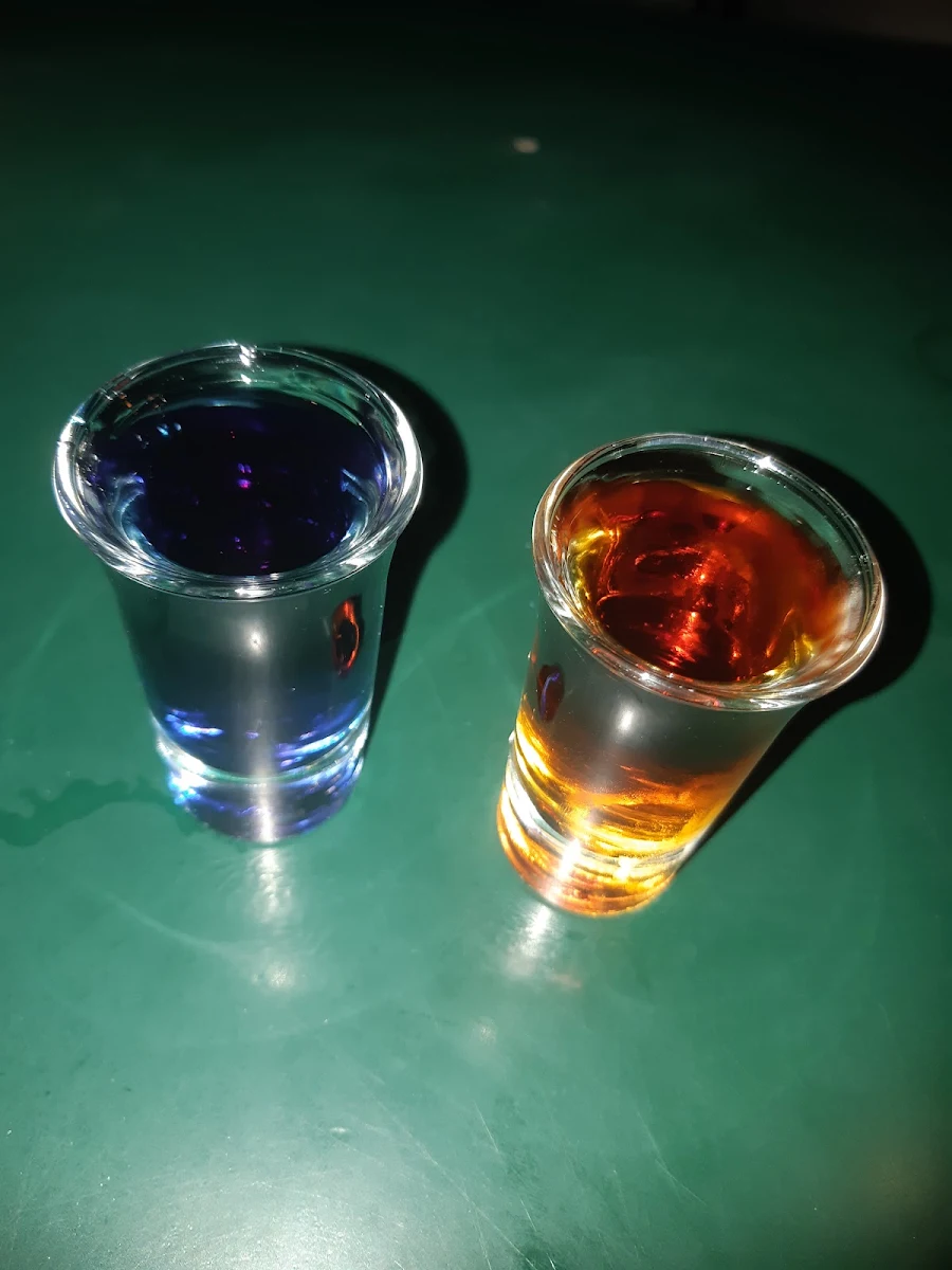 Food & drink, Karl Sports Bar & Grill
