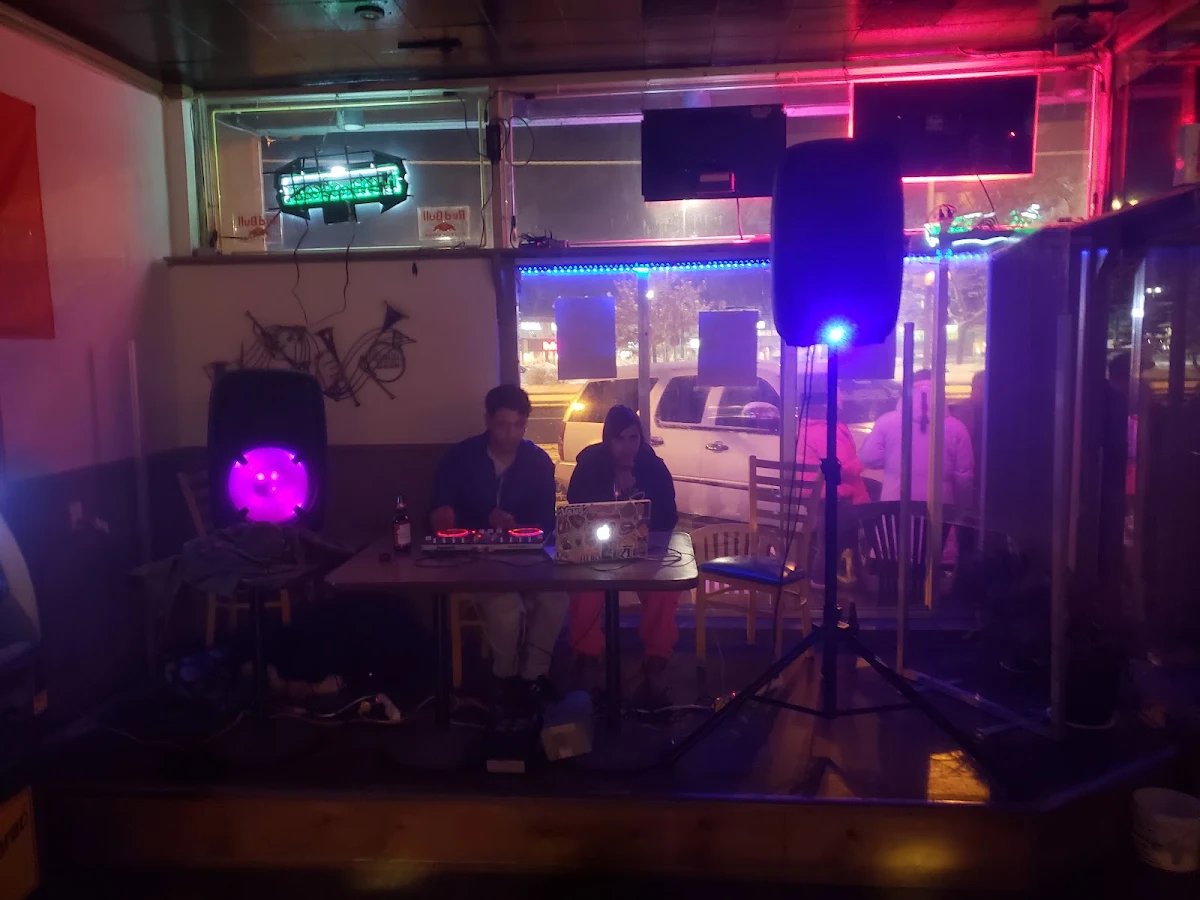 Vibe, Karl Sports Bar & Grill