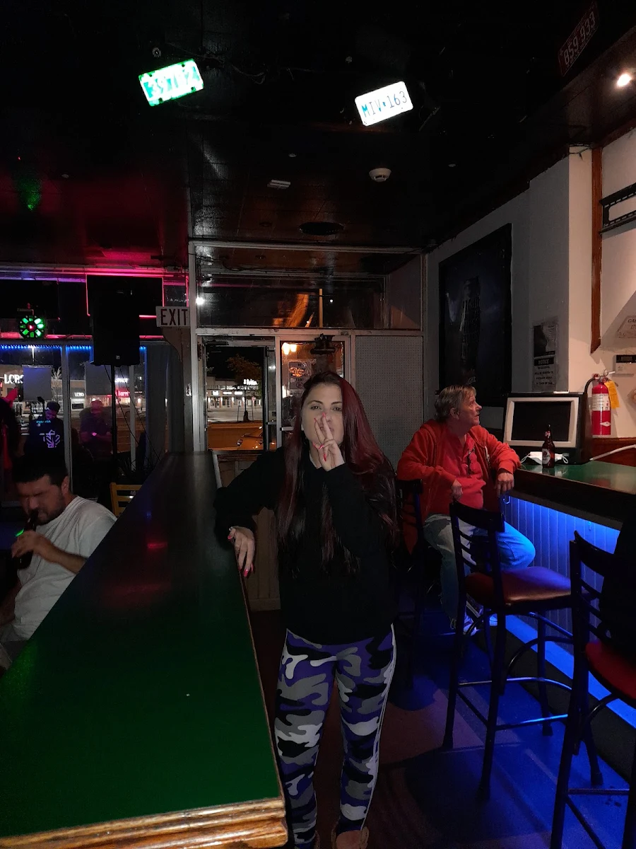 Vibe, Karl Sports Bar & Grill