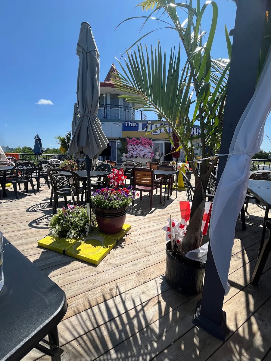 Vibe, Light House Lounge & Grill
