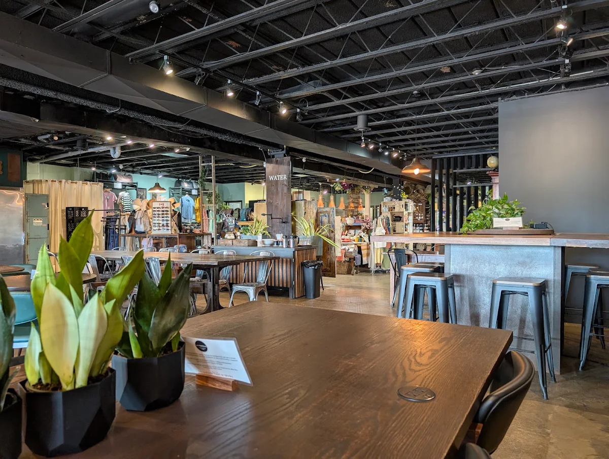 Vibe, Metropolis Mercantile + Café