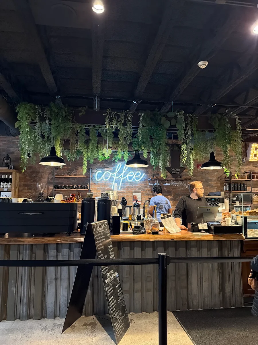 Vibe, Metropolis Mercantile + Café