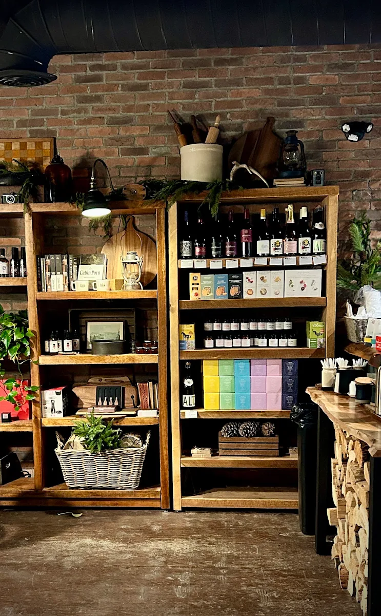 Vibe, Metropolis Mercantile + Café