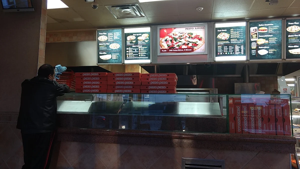 Menu, Pizza Pizza