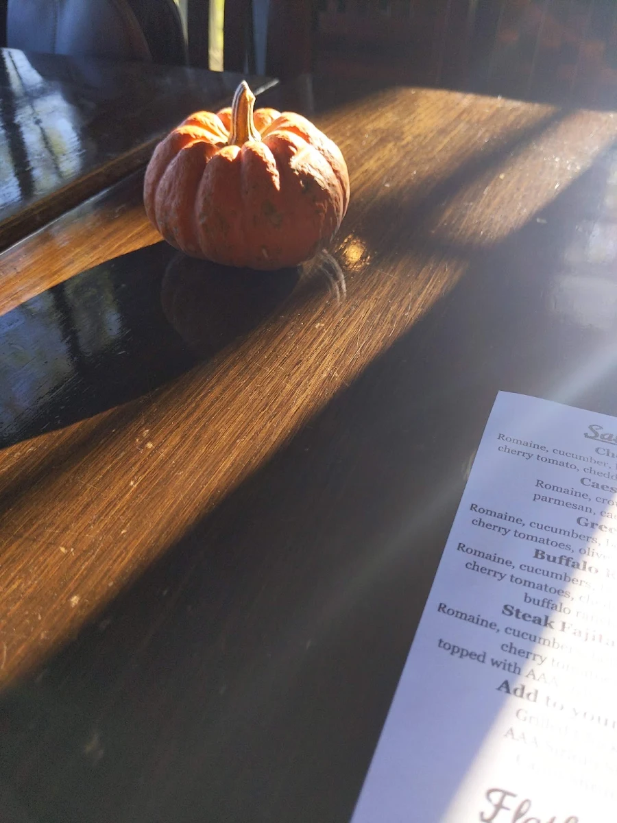 Menu, Swan on the Rideau