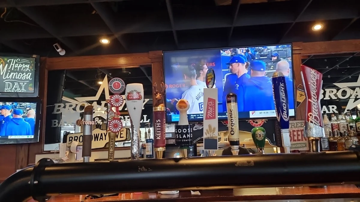 Vibe, Broadway Bar & Grill