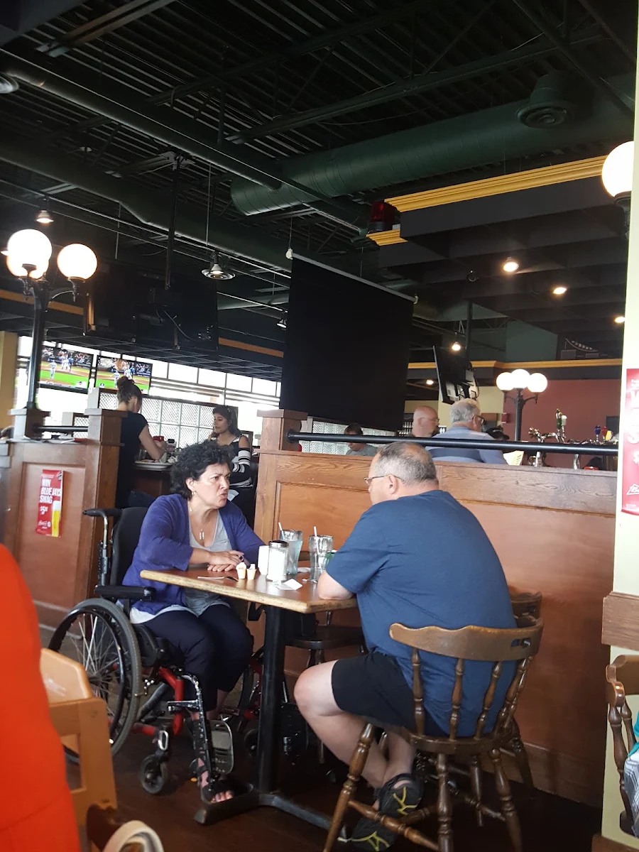 Vibe, Broadway Bar & Grill