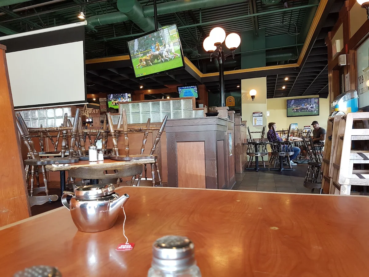 Vibe, Broadway Bar & Grill