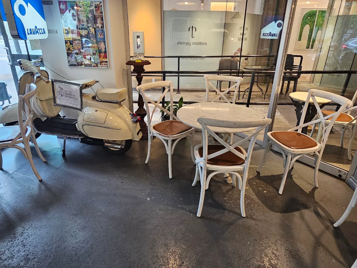 Vibe, Tre Galli Gelato Caffè