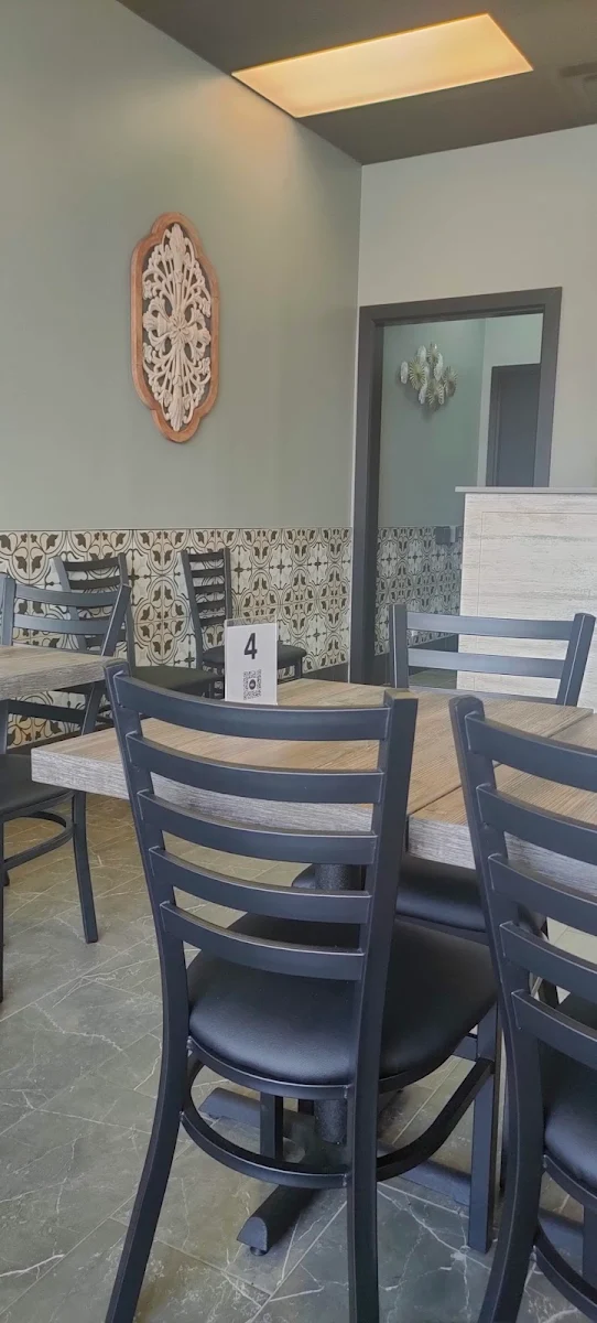 Vibe, Milanu's Tandoori Grill