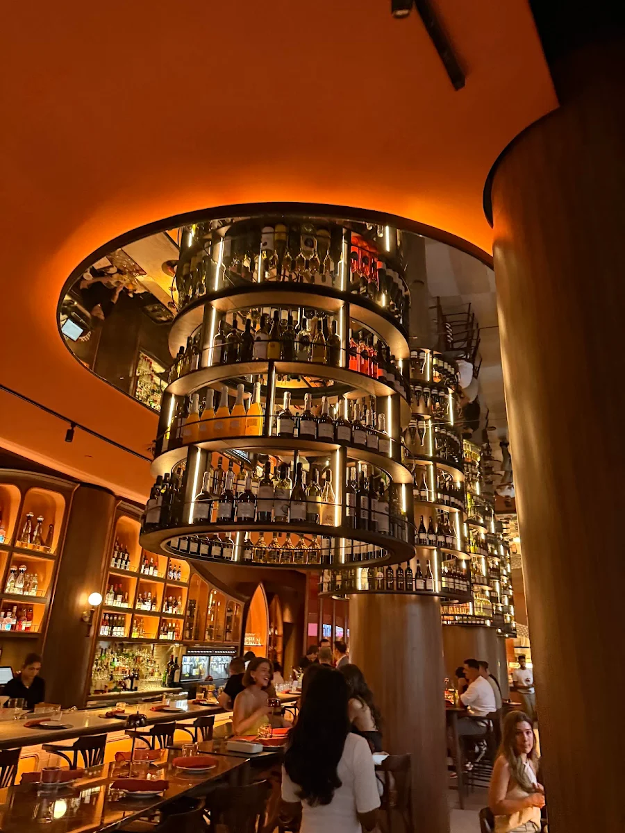 Vibe, Bar Romy