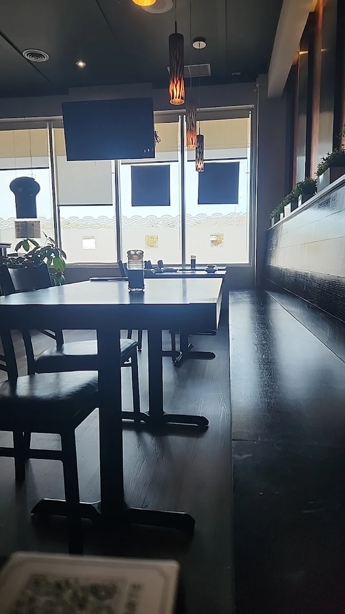 Vibe, May Sushi & Poke