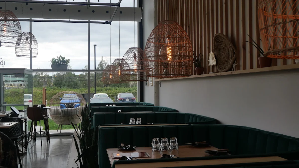 Vibe, Pura Vida Bistro