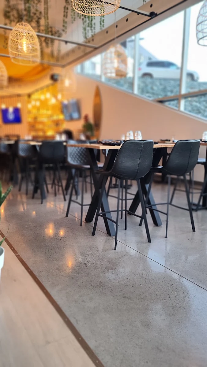 Vibe, Pura Vida Bistro