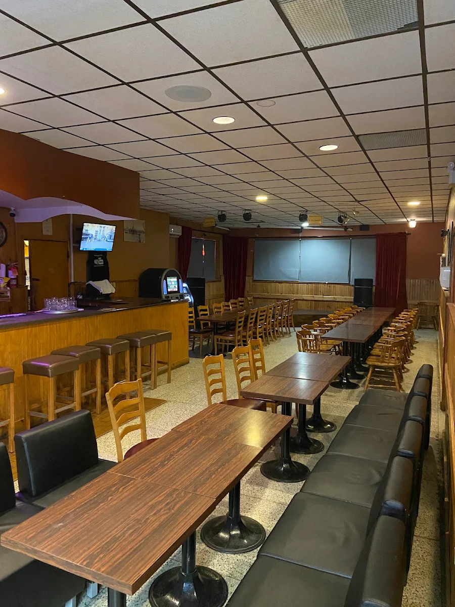 Vibe, Woodside Tavern