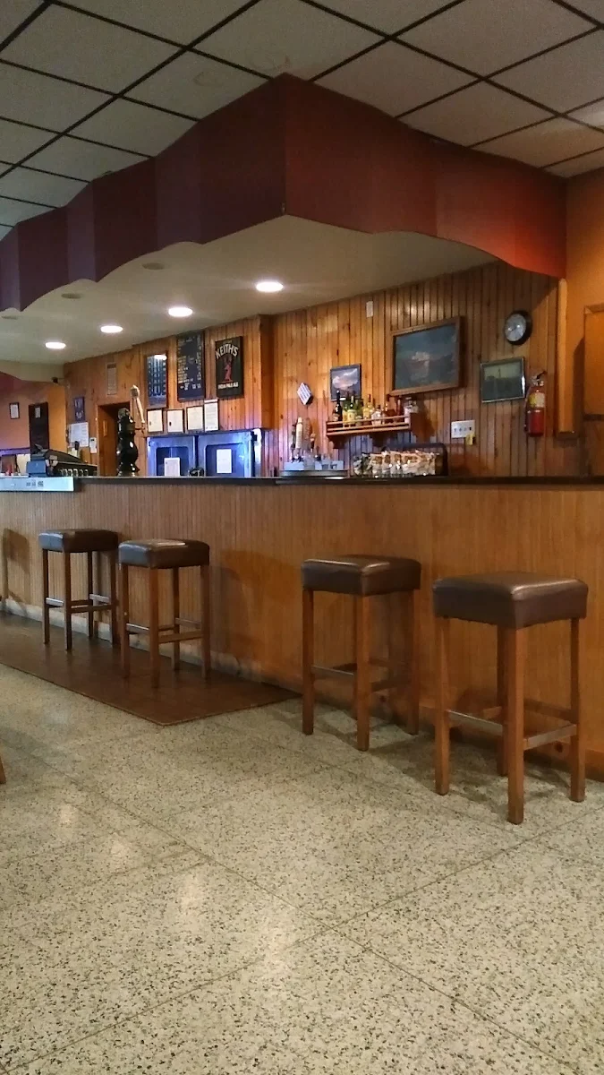Vibe, Woodside Tavern