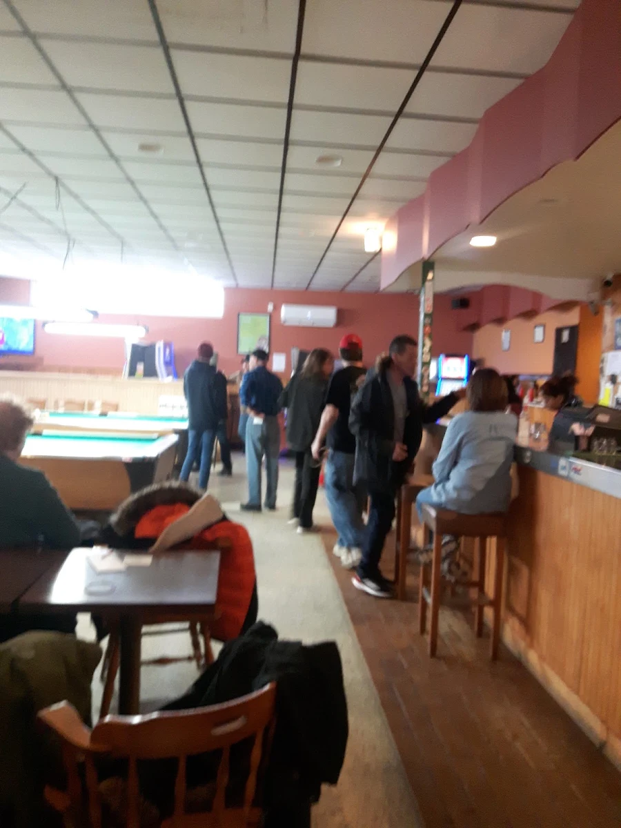 Vibe, Woodside Tavern