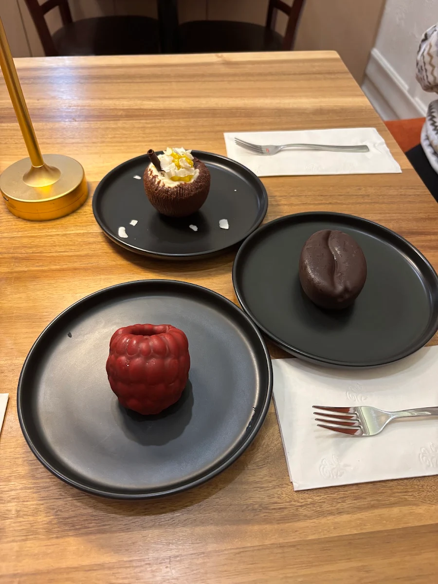 Food & drink, La Maison Kréation