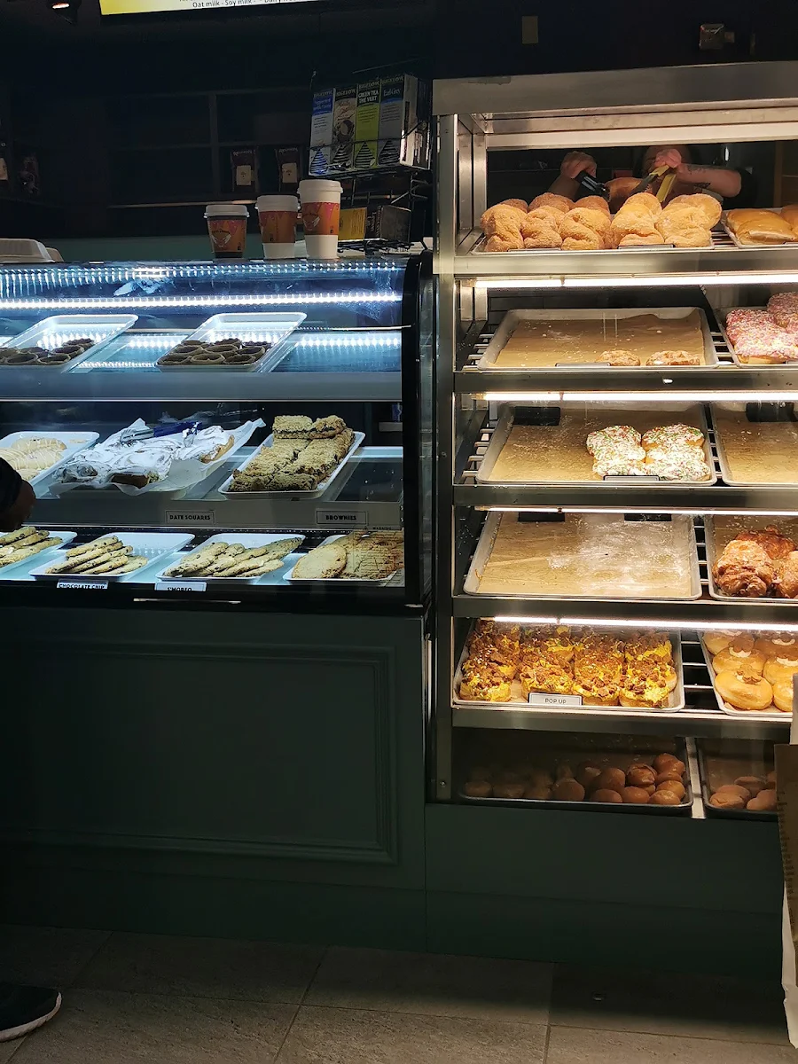 Vibe, Mmm Donuts • Café & Bakery