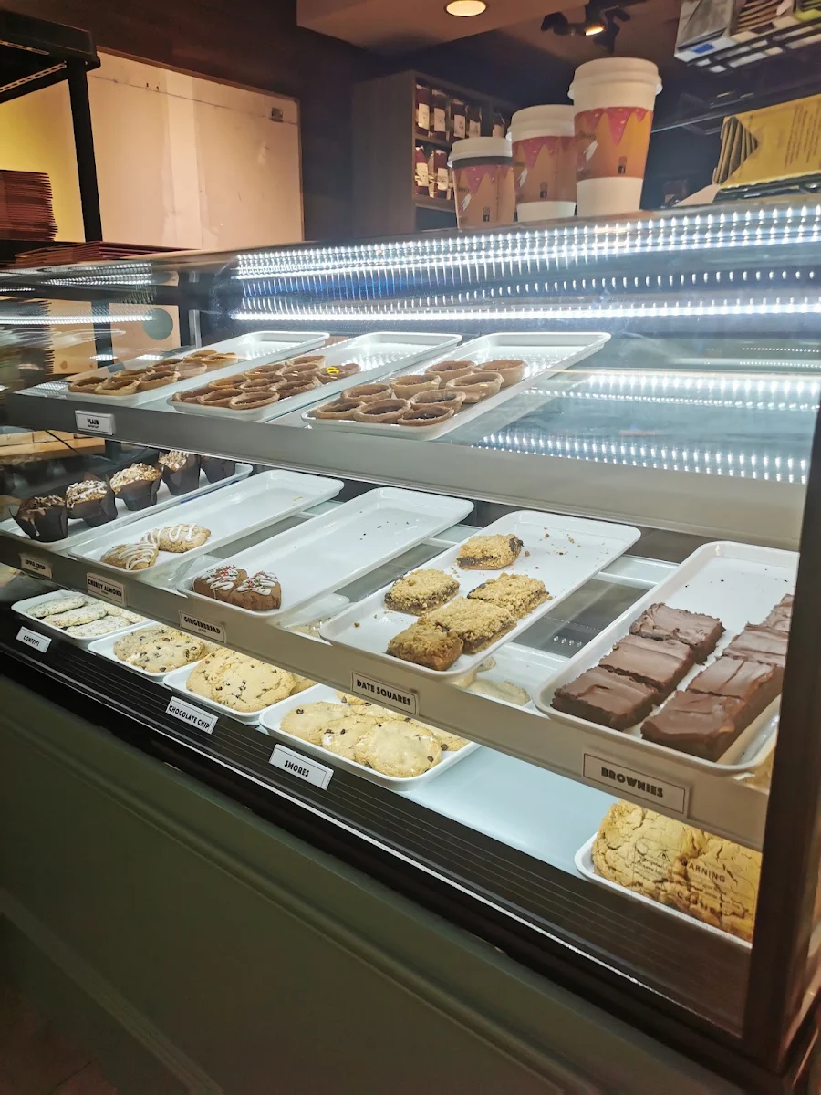 Vibe, Mmm Donuts • Café & Bakery