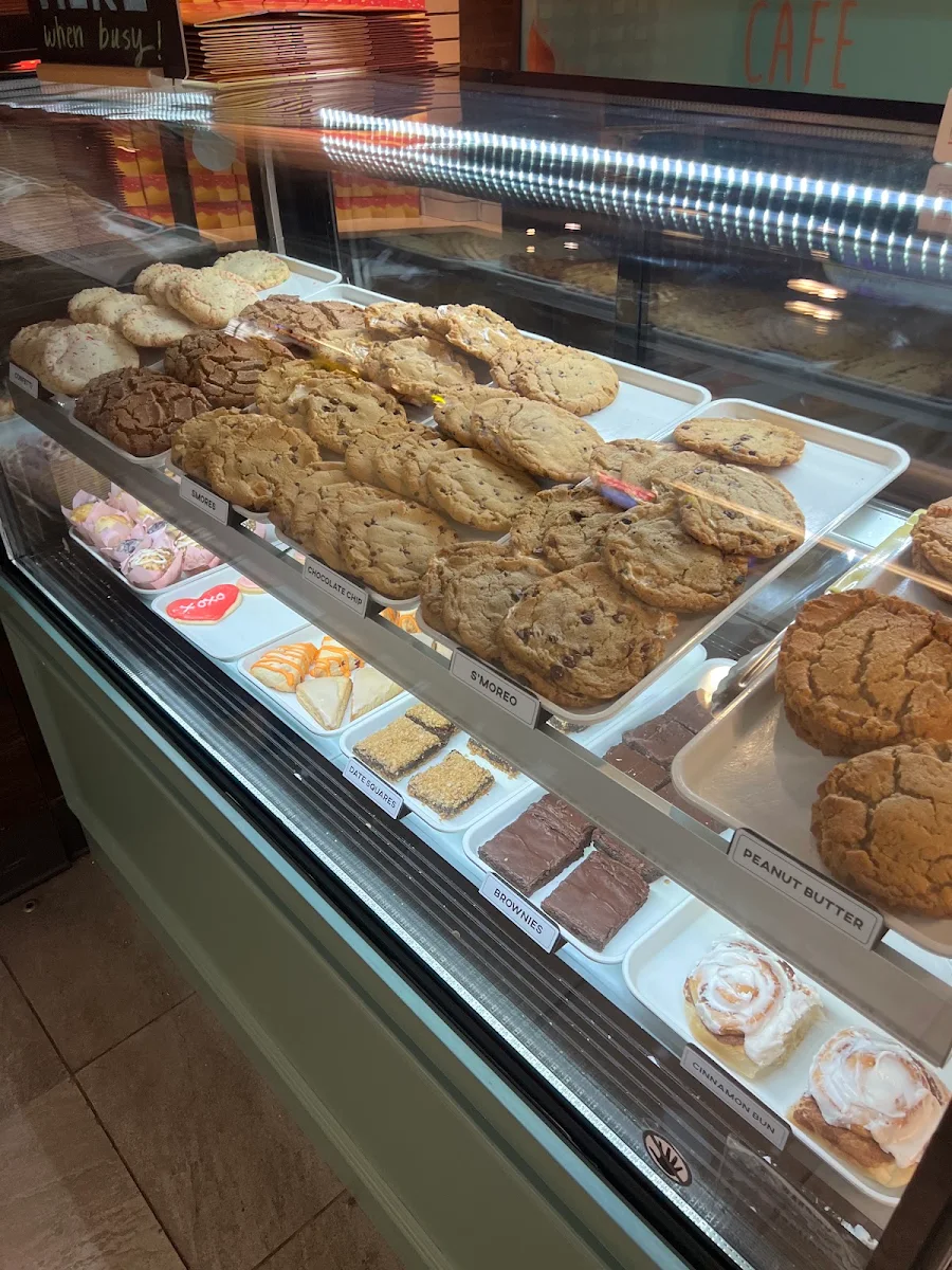 Vibe, Mmm Donuts • Café & Bakery