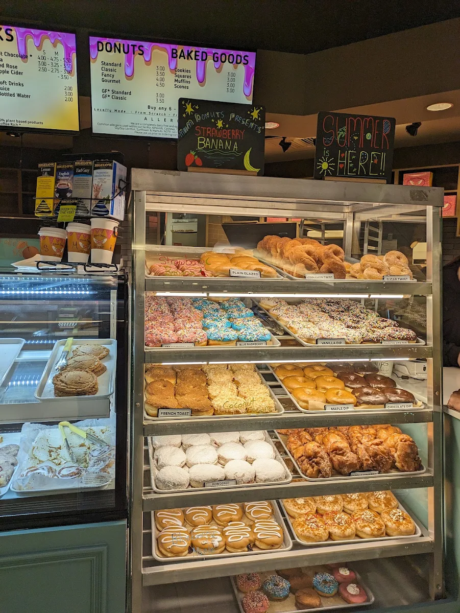 Vibe, Mmm Donuts • Café & Bakery